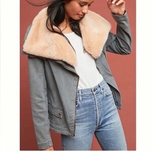 Stylish Women's Gray Utility Jacket with the Softest Faux Fur Collar